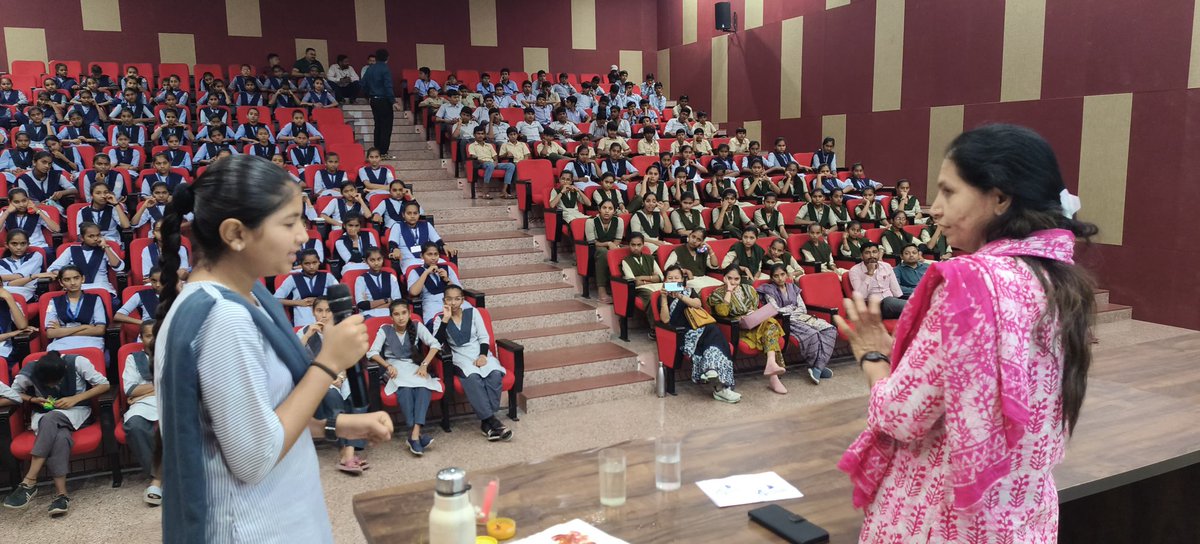 Jaypal_Jadav_11's tweet photo. Science is better when it's messy, loud, and viewed through a telescope!
@Rscbhavnagar week-long #NationalScienceDay fest is in full swing. Today, students took over the center with #handsonactivities and a special session #observing the Sun. https://t.co/YHM2FMp5t4