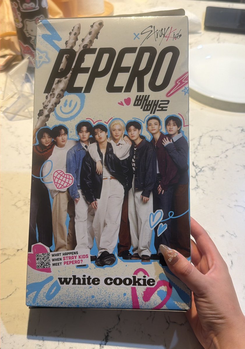 lovestayingskz's tweet image. Early bday gift from my cousin in Thailand 🥹🤍
She’s huge! 

TAKE A BITE WITH SKZ
#StrayKidsxPEPERO #PEPERO
#스트레이키즈 @Stray_Kids
@playwith_pepero @Stray_Kids