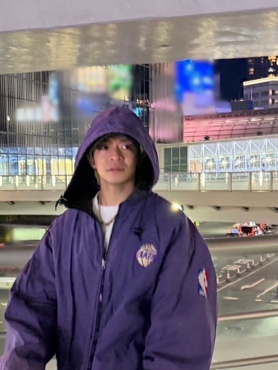 Number_i ・岸優太 夜の街でプライベートショットを披露 「もうATKI