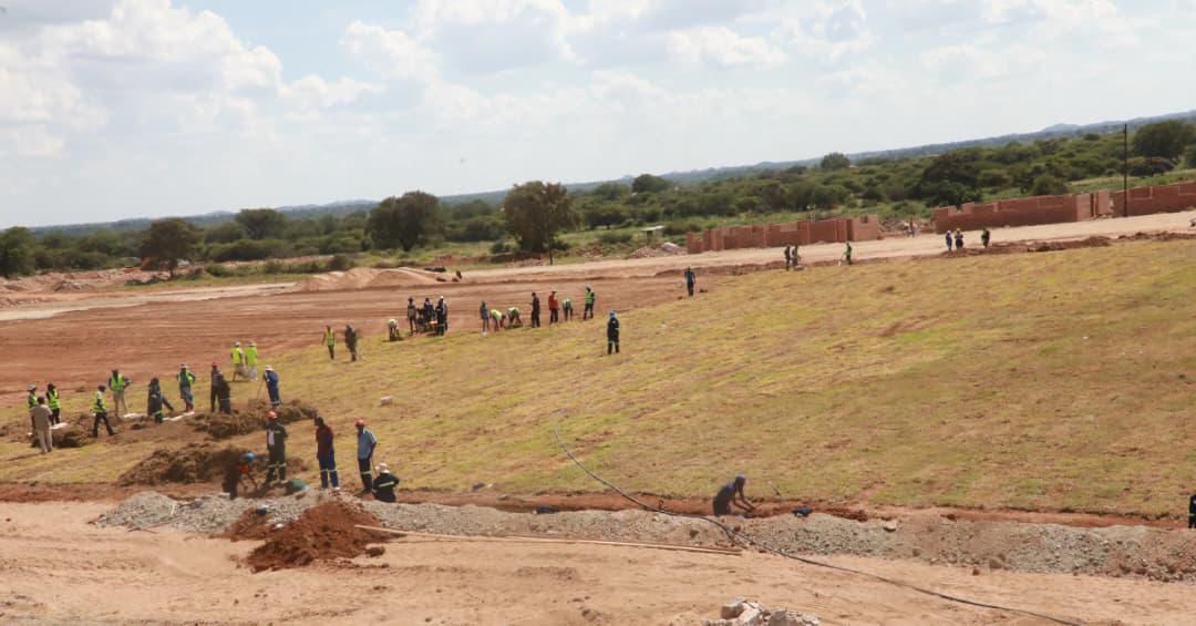 mapfumomar95's tweet image. On going works at Joshua Mqabuko Nkomo stadium in preparation for the 2026 and the 46th Independence Day celebrations to be held in Maphisa town in Matobo District, Matebeleland South.
#unityofpurpose
#mordenisezimbabwe