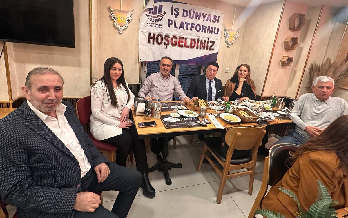 İş Dünyası Platformu olarak; Genel Başkanımız Fuat Bodur liderliğinde, yönetim kurulu üyelerimizle birlikte özel bir iftar programında bir araya geldik. Mato Et İşletme Sahibi Sayın Abdurrahman Bey’in Nazik ev sahipliği dolayısıyla Kendilerine teşekkür Plaketi takdim edildi.