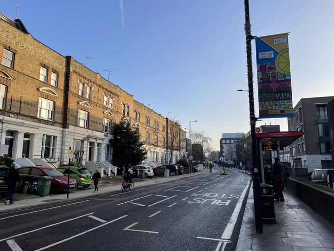 ロンドンの穏やかな朝の風景