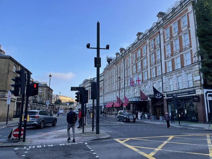 ロンドンの穏やかな朝の風景