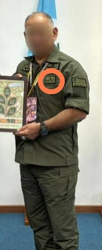 projekhitam's tweet photo. Komander AKPS Bukit Kayu Hitam ni dari UTK. Jadi memang nasib penembak la terselamat dari kena tembakan balas ex UTK. 

Kalau tengok pada lubang peluru X70 tu, rasanya Tuan Badek ni ditakdirkan Allah sempat keluar dari kereta ( defense manuver) masa pistol meletup. https://t.co/Ku6AtSLzXO