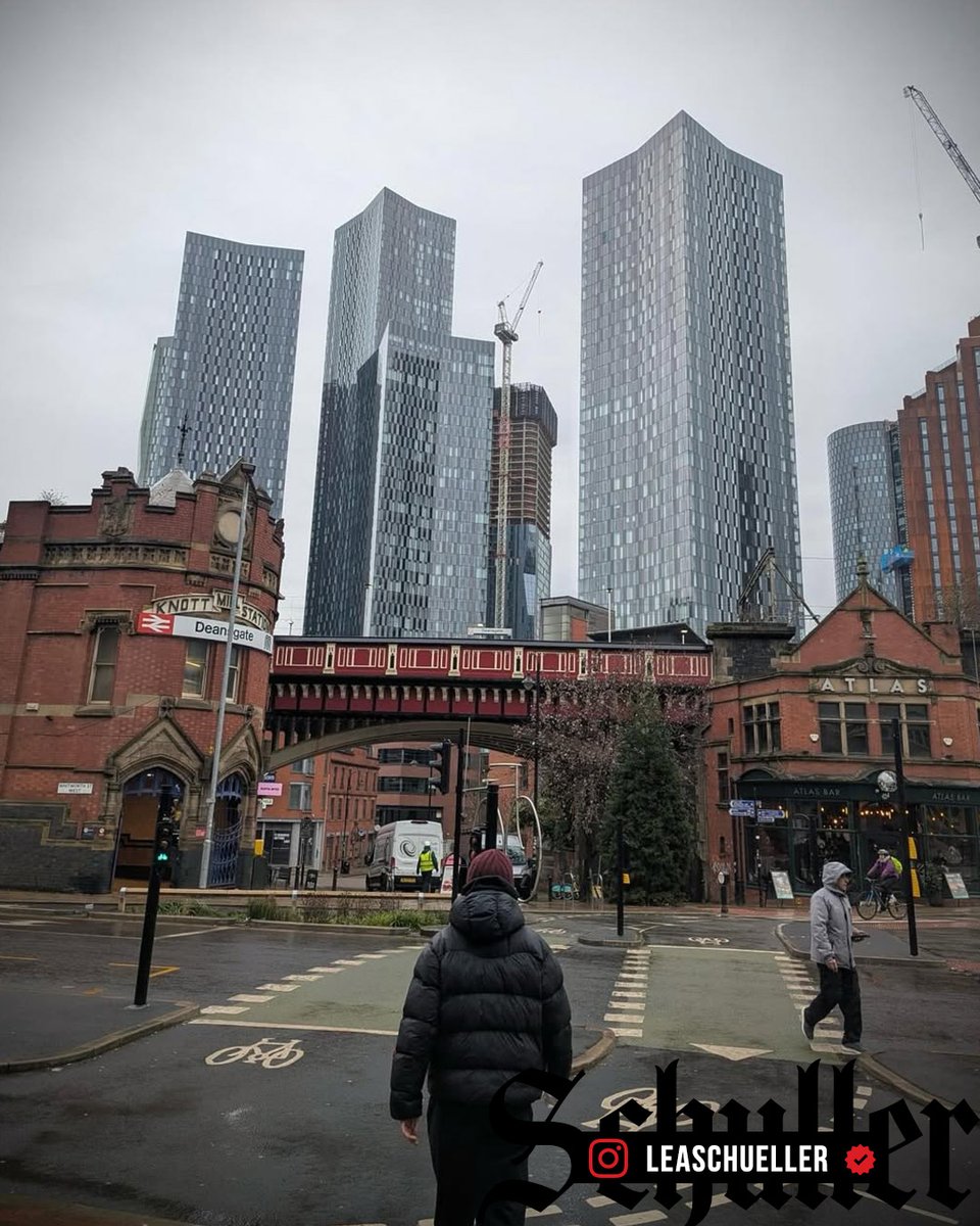 ManUtdWomen's tweet photo. Getting acquainted with her new home 🏙️☁️ https://t.co/R2E1JDRRy2
