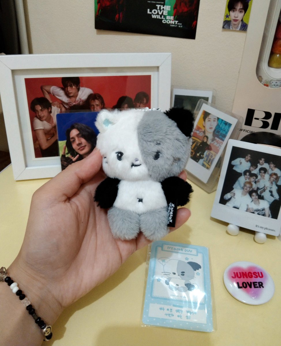 ai (아이) tweet media