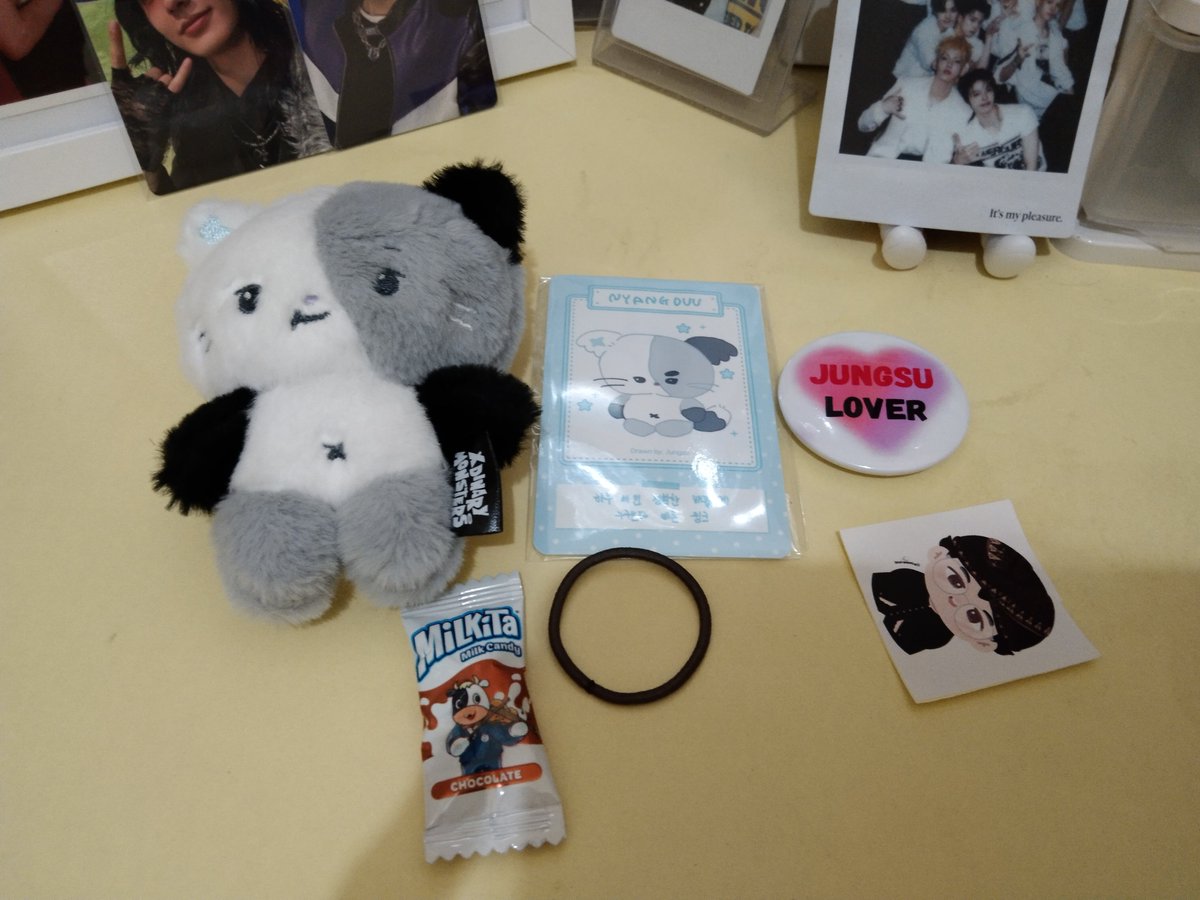 ai (아이) tweet media