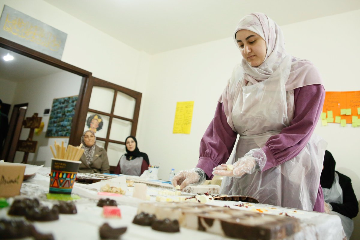 unwomenlebanon's tweet photo. Event-planning skills 🎉 ➜ paid experience 💼
@UN_Women 🇱🇧 is providing women in Nabatieh with short-term employment opportunities - including Batoul, who’s already planning bridal showers &amp; birthdays 🎂✨

Supported by @JapanEmbLebanon 🇯🇵, in partnership with @Majmoua 🤝 https://t.co/5fDla8Bn4k