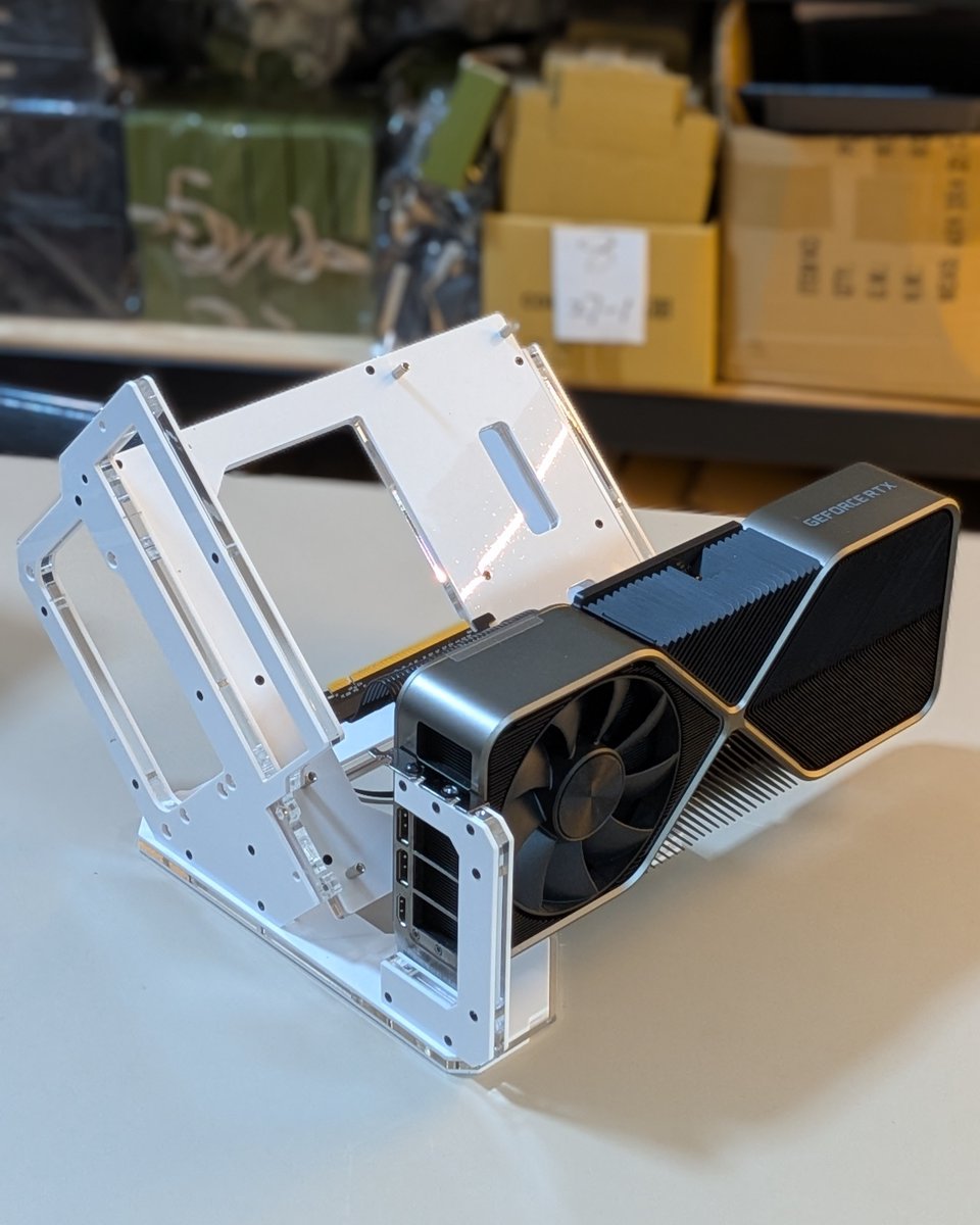 GEEEK CASE tweet media