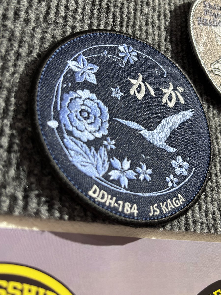 Flight_Base_jp's tweet photo. お客さまからのいただきもの。
海自迷彩色Ver.
通常は黒金の華やかな紋様ですが、
色が変わるだけで一気に引き締まって実働感が出てきますね!
ありがとうございます🙇
#かが
#js_kaga
#DDH184 https://t.co/tRRMifCOsr