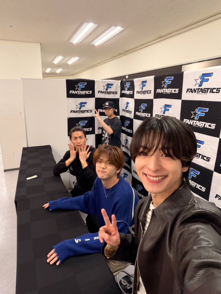 fantastics_fext's tweet photo. #好きなもの
リリイベありがとう
ございました😊

明日は福岡✌️

楽しんでいきましょ‼️

#ずっとずっと
#WelcometoSunshine
#ファンタの軌跡
#FANTASTICS
#木村慧人
#慧人の独り言

木村慧人 https://t.co/AlBFR2QsxI