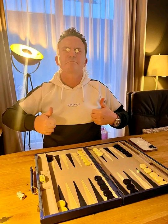 MrossStefa30404's tweet photo. Spielenachmittag mit meiner Eva - ratet mal wer gewinnt?! 

#stefanmross #spielenachmittag #liebe #happy #dank https://t.co/za1YiuOSkd
