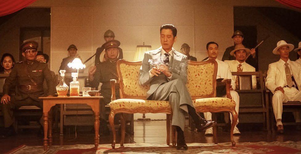 จริตการนั่งไขว่ห้าง No.1