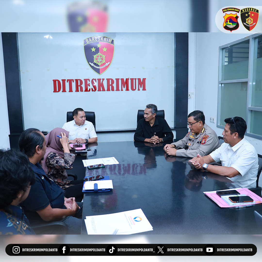 ditreskrimumntb's tweet photo. Dirreskrimum Polda NTB Kombes Pol Arisandi, S.H., S.I.K., https://t.co/ru3WjHOCEd. Menerima kedatanganan Ombudsman RI Wilayah Prov NTB dan Tim dalam rangka Penanganan Perkara Pengerusakan Mapolda NTB dan Gedung DPRD ProvNTB yang berlangsung di Ruang Rapat DItreskrimum Polda NTB https://t.co/47cNeYZ8Tu