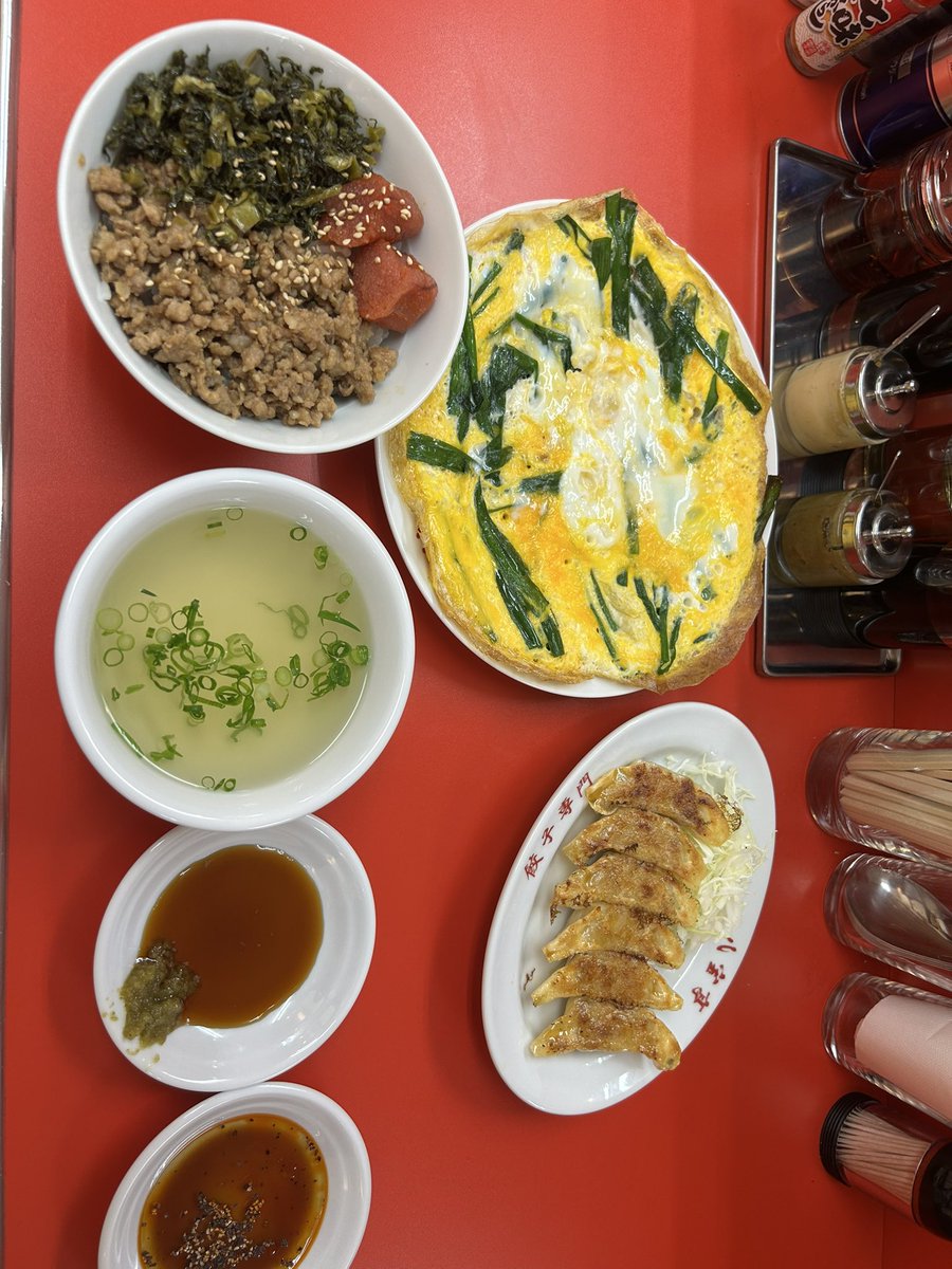 happoutei's tweet photo. 夜ご飯にいかがでしょう。

#餃子 #ぎょうざ #居酒�� #五反田 #恵比寿 #持ち帰り #テイクアウト https://t.co/GCpqwjt1jC