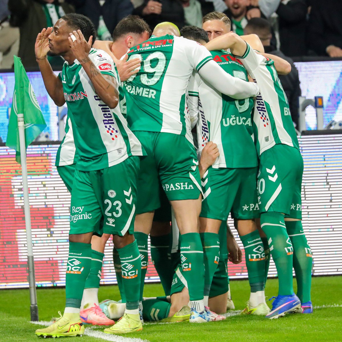 🚨 Konyaspor 21.02.2026 tarihinde oynanan Galatasaray maçının ardından "saha olayları" nedeniyle Futbol Disiplin Talimatı’nın 52. maddesi uyarınca PFDK'ya sevk edildi.