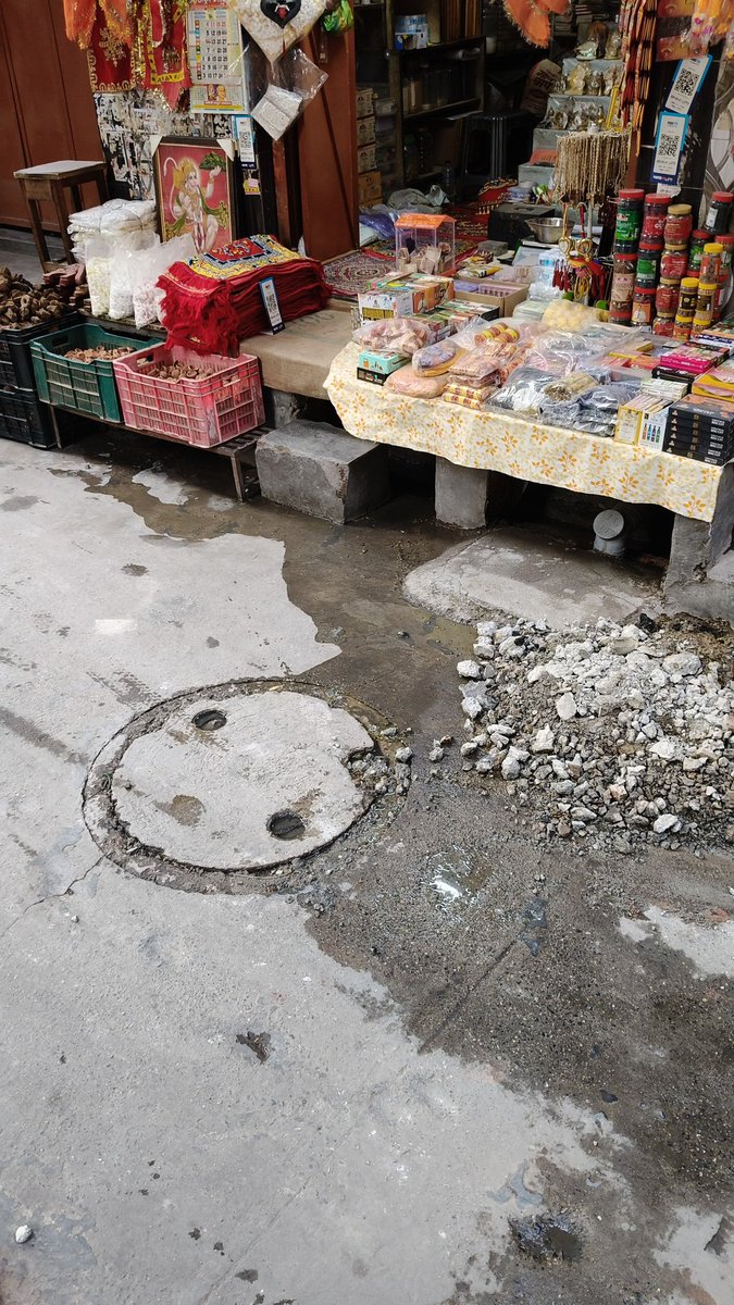 tsanidhya045's tweet photo. Shame on delhi jal board!! 
#severoverflow #rekhagupta #delhijalboard #BJP https://t.co/6MbcJwLXyd