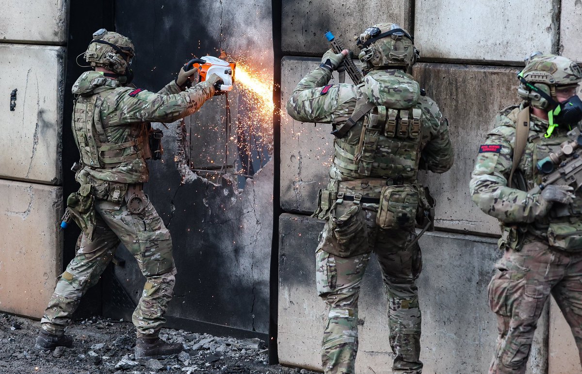 42 Commando Royal Marines tweet media