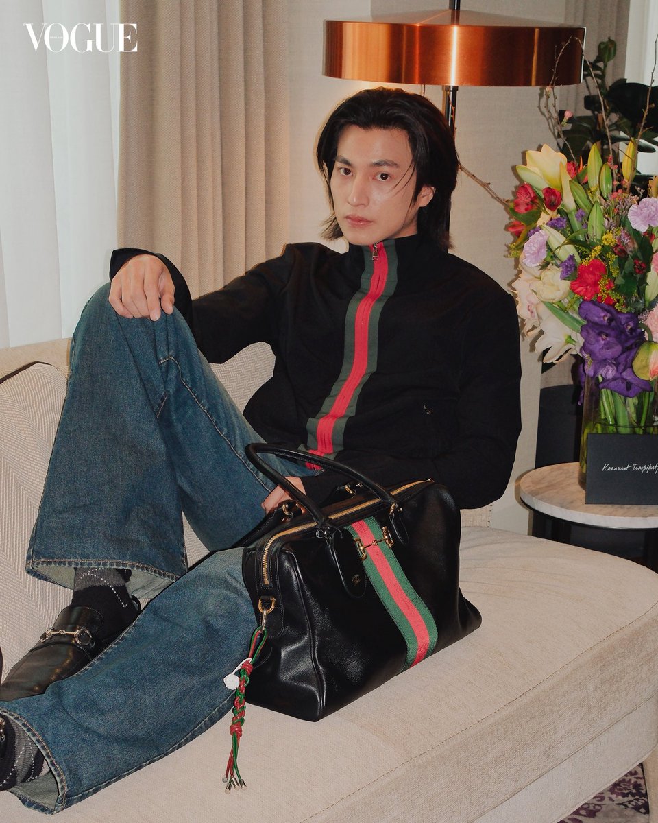 #VogueExclusive อุ่นเครื่องก่อนดูโชว์! กับเซ็ตภาพสุดเอ็กซ์คลูซีฟของ ‘กลัฟ-คณาวุฒิ’ แบรนด์แอมบาสเดอร์ Gucci ก่อนจะได้ชมโชว์จริง Gucci PRIMAVERA ในวันศุกร์ที่ 27 กุมภาพันธ์ 2026 นี้ เวลา 14.00 น. กรุงมิลาน ประเทศอิตาลี (20.00 น. ตามเวลาประเทศไทย) พร้อมติดตามได้ทาง Line Official