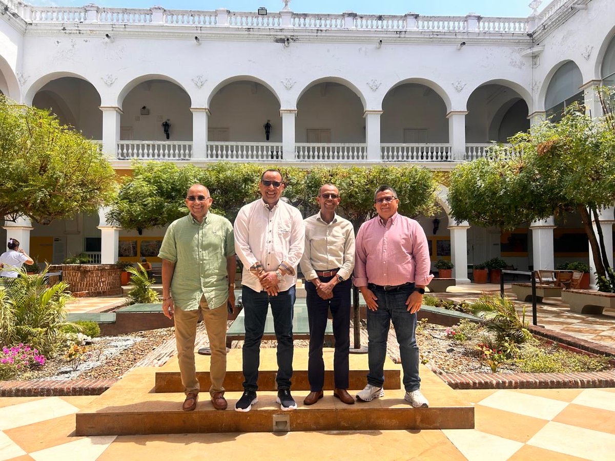 Mi primer SUE CARIBE, en la bella <a href="/uni_cartagena/">Universidad de Cartagena</a> .  Interesante ejercicio de aprendizaje entre pares, de socialización de lecciones aprendidas. Otras U sin perder el carácter deliberante, tienen menos pugnacidades. 
Esa es la <a href="/udeatlantico/">Universidad del Atlántico</a> , que queremos dejar atrás. <a href="/Majobenju/">Maria José Benjumea</a>