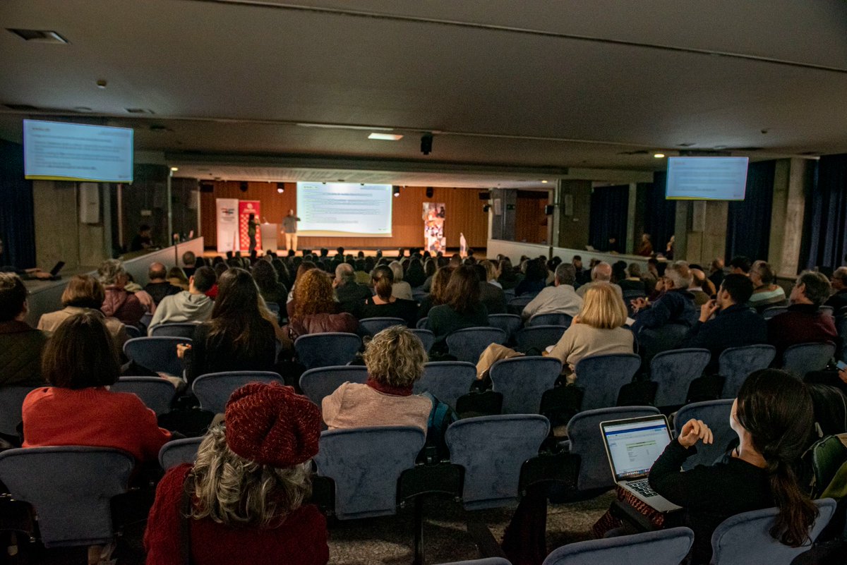 caritasbcn's tweet photo. @RFloresCaritas @_FOESSA @_CARITAS @CaritasCataluny @edsala62 Els acadèmics de @pablodeolavide, Auxiliadora González i Esteban Ruiz, analitzen les dinàmiques d’inclusió i exclusió social, enteses com un fenomen canviant.

💬“La xarxa i el suport relacional juguen un paper clau que permet avançar cap a la inclusió.”

#cordafluixa #foessabcn https://t.co/PFcxstJ3uC