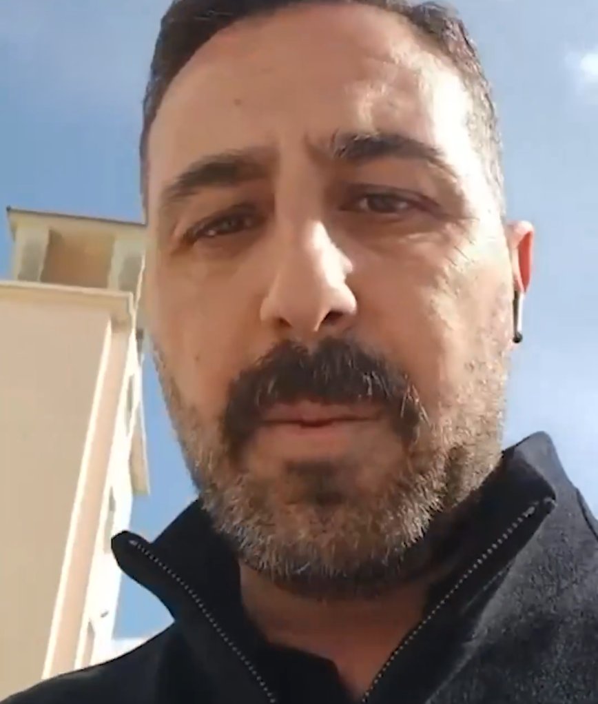 Çocuğunun okulunda "Kâbe'de Hacılar" ilahisinin zil sesi yapılmasına tepki gösteren vatandaş ifadeye çağrıldı:

"Eşit yurttaşlığı savunuyorum. Ben okuldaki laiklik karşıtı uygulamalara tepki gösterdim. 

Okulda farklı mezhebe, farklı inanca mensup veya hiçbir inanca inanmayan