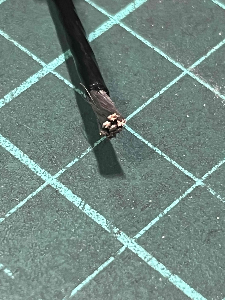 D_GUNARMORY's tweet image. お世話になります！D-sanです✨
昨日SFA様にお邪魔させて頂きました😊そこで紹介して頂いたこの配線…やっと理想の配線に辿り着きました🥹SFA様が自社生産されている物で、硬さや被膜の強さ、癖付けの塩梅と全てが理想的です😍カスタムされる全ての方にお勧めの逸品です👍
＃SFA　＃エアガンカスタム