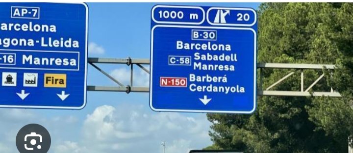 EscarreMontse's tweet photo. Tenim Rodalies i la xarxa viària que ens cau a trossos i el Gobierno de @oscar_puente_ es dedica a gastar diners per castellanitzar els cartells de l'autopista.
EL CATALÀ ÉS UNA LLENGUA OFICIAL A CATALUNYA.
Tornem als temps del Franco.
Quina vergonya de socialistes igual que VOX https://t.co/REfav8OVqD