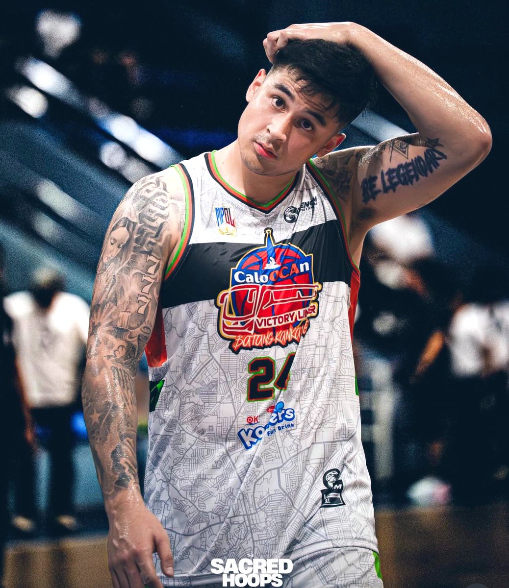 Sweats, tattoos and him. Ugh!💪🥵🤤