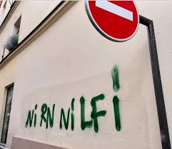 Ne pas désespérer.

Aux européennes 2024, le RN, Zemmour et LFI ont, tous ensemble, obtenu 47 % des voix.

Il y a donc près de 53% des Français qui ne veulent ni du RN, ni de Reconquête, ni de LFI.

Cela s'appelle une confortable majorité.🙂