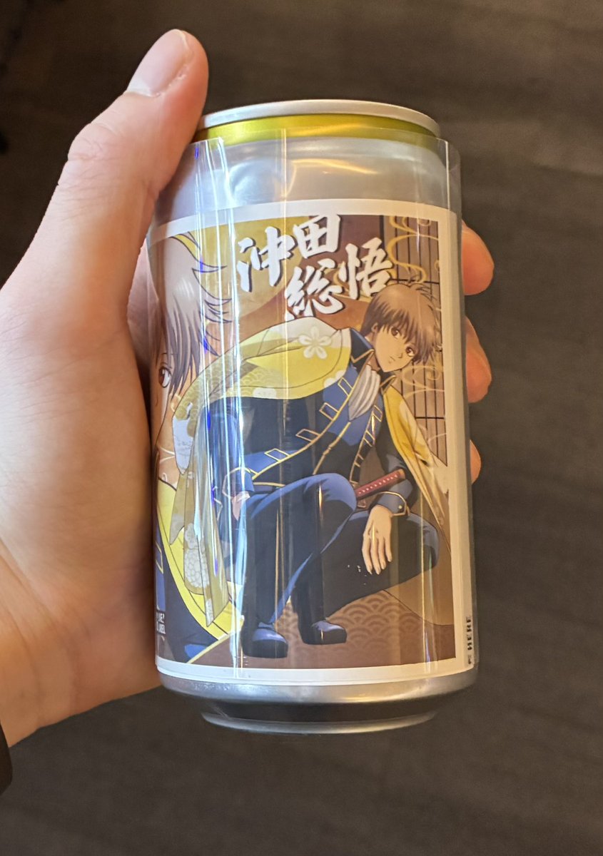 今日行った映画館で銀魂のラベル缶の自販機があったので買ってみた。