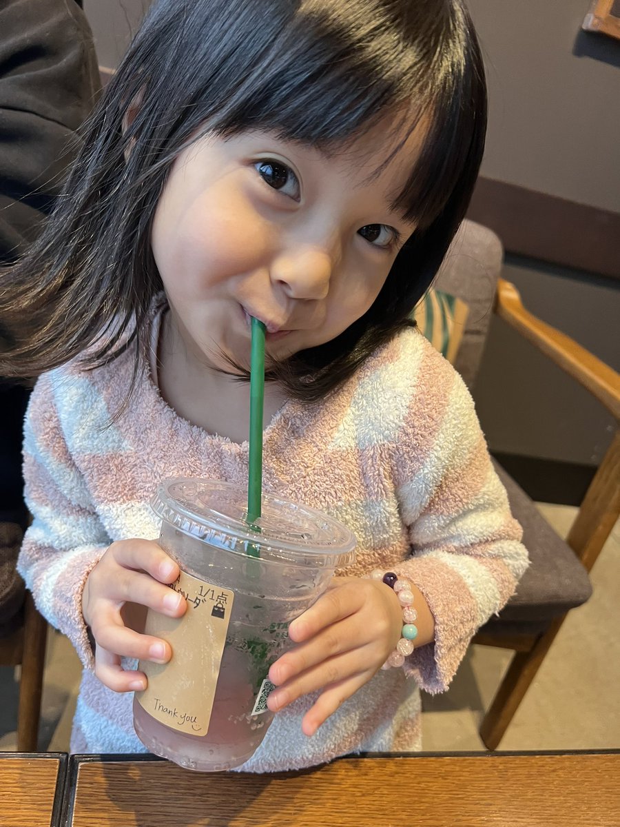 tennchan0702's tweet photo. ママと天ちゃんと #スタバ で茶してます😆

父は安定の #アフォガード

天ちゃんは新作の #桜咲くよ白桃ソーダ

ママは欲しかったタンブラーゲットして満足してる😍 https://t.co/BBlSEA9bzQ