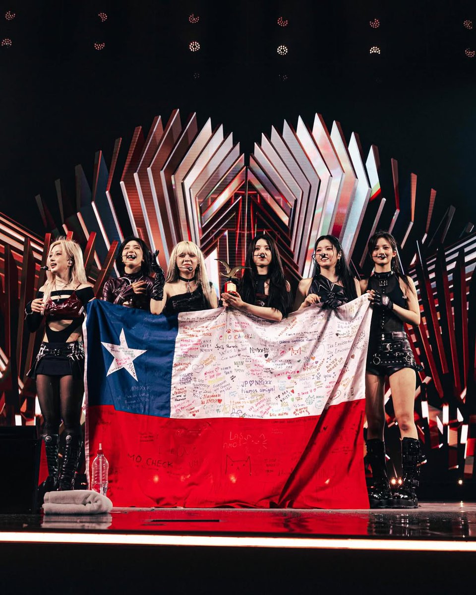 NMIXX becomes the first Kpop act in history to win both La Gaviota awards: the Silver Seagull and the Golden Seagull at Viña del Mar, Chile.

This is the highest honor at the festival (similar to a Daesang at Korean award shows), and it’s especially meaningful because Viña del