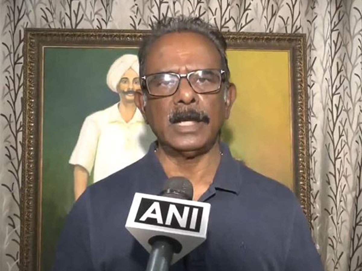 ani_digital's tweet photo. "Book Rahul Gandhi for being a co-conspirator": BJP's Boora Narsaiah Goud slams LS LoP for backing IYC protest at AI summit
Read @ANI Story |https://t.co/PFdeiLKFvz
#BooraNarsaiahGoud #BJP #Rahulgandhi #IYCprotest https://t.co/cX2uLCb8mc