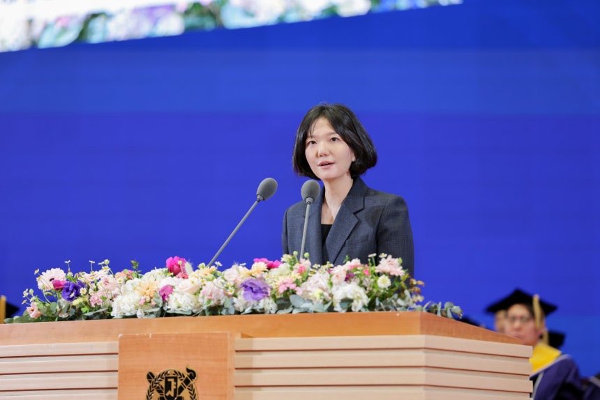 네이버 최수연 대표의 서울대 연설

“불확실성 시대 맞설 무기는 집요한 성실함”
엉덩이 힘을 믿으라고 말하고 갔대

요즘 약속도 최소화하고 
일만 하는데 여러모로 위안되는 말이네