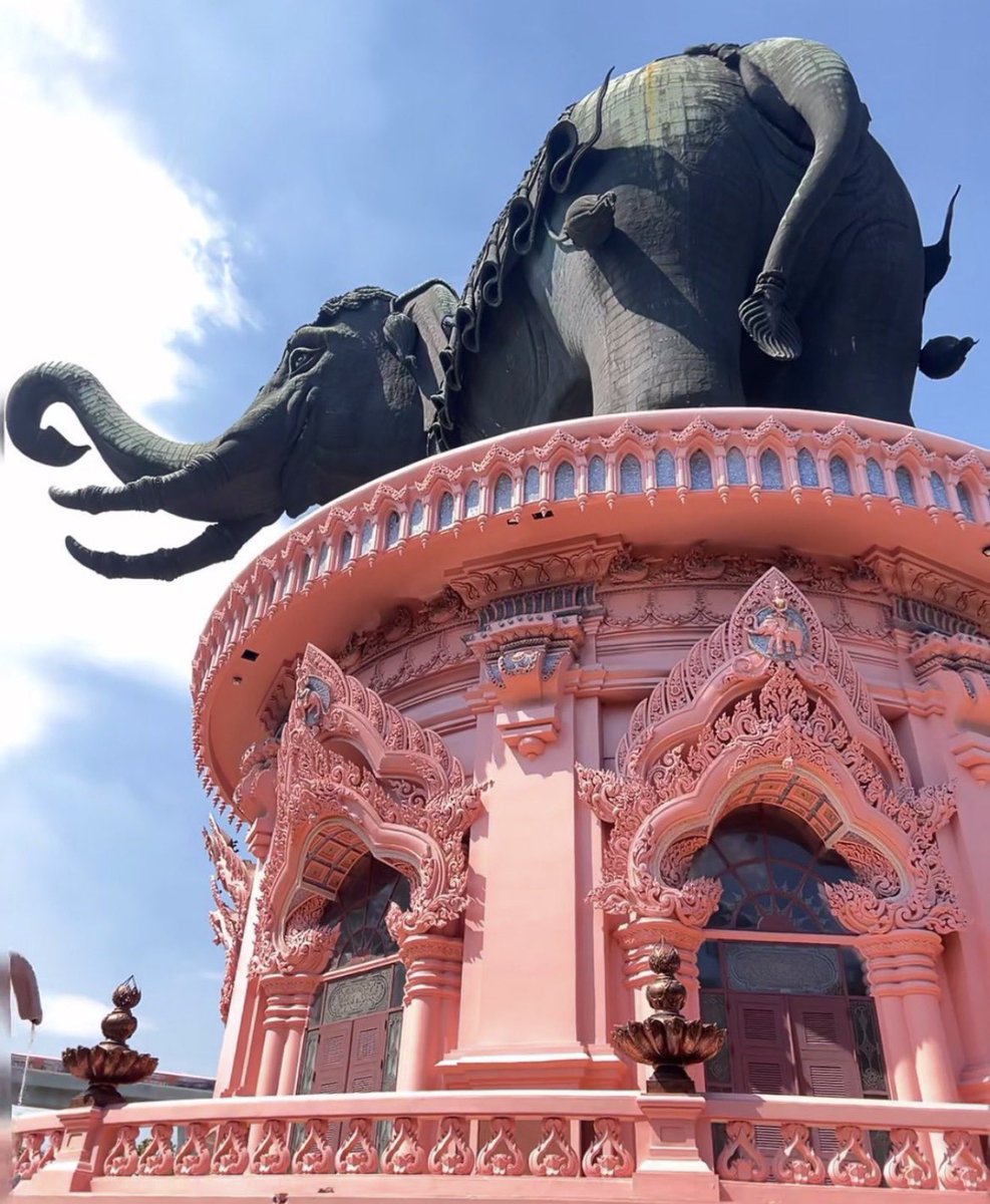 【予算15万円】（3泊4日）
タイ🇹🇭

一度は必ず訪れてほしい国。
「微笑みの国」と呼ばれるだけあって、
人も空気もどこかやさしい。
暑いけど湿気が少なく、意外と過ごしやすい。
全体的にゆるくて、心までほどける場所。