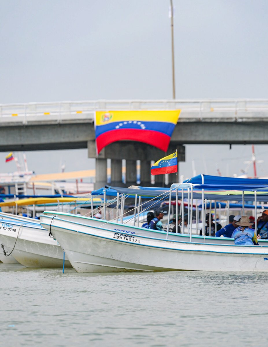 abacaxi19's tweet photo. La presidenta encargada de Venezuela, Delcy Rodríguez, supervisó el Parque Nacional Morrocoy para garantizar el equilibrio ambiental y promover un turismo ecológico. La visita ocurre tras un incremento del 17% en la movilización nacional durante los Carnavales 2026 y la implementación de nuevas medidas de protección en el parque. Esta acción se enmarca en la sexta transformación (6T) del Plan de la Patria, enfocada en el Ecosocialismo, para armonizar el disfrute turístico con la preservación de la naturaleza y el desarrollo sostenible.