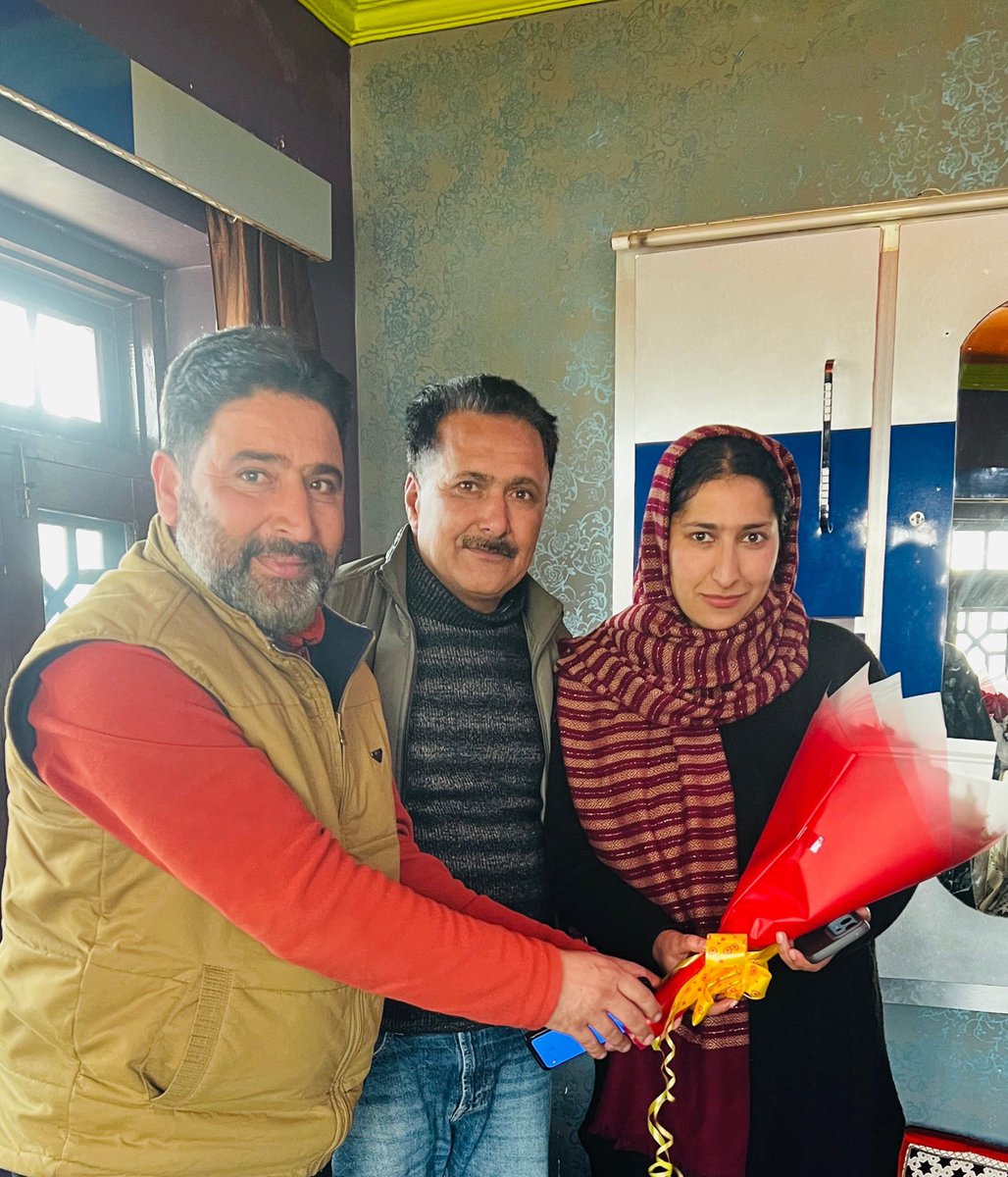 deva_bilal's tweet photo. Congratulations to Sharida Rashid Khan from Nussu, Badragund, on qualifying the JK Civil Service (Judicial) Exam 2025. A proud moment for Qazigund. Her success will inspire many young girls to aim high and achieve their dreams. Best wishes for her journey as a Judge. https://t.co/1pAf5FV0CP