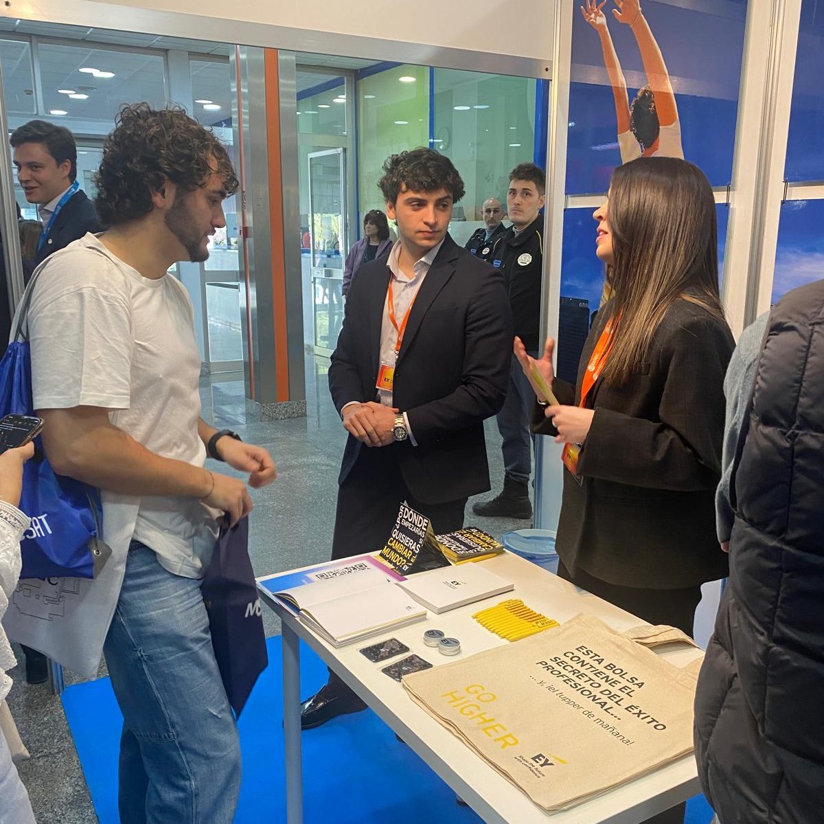 La_UPM's tweet photo. ¡Segunda jornada de #Satelec y mucho por descubrir! Hoy continúa el Foro de Empleo y Tecnología de @telecoupm y cerca de 100 empresas están presentes para orientarte en tu futuro laboral. ¿A qué esperas para venir?
#somosUPM #nosoloingenieria #empleoUPM https://t.co/uCzsd4MJE5