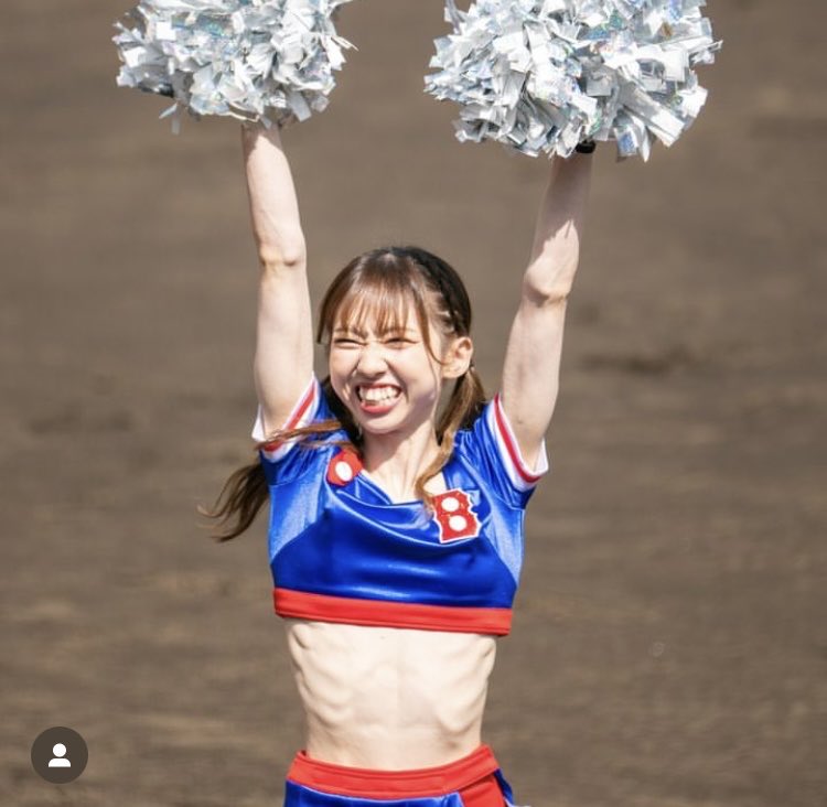 腹筋バキバキで肋骨がすごい浮き出てる

体脂肪率めっちゃ低そう