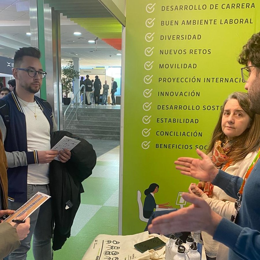La_UPM's tweet photo. ¡Segunda jornada de #Satelec y mucho por descubrir! Hoy continúa el Foro de Empleo y Tecnología de @telecoupm y cerca de 100 empresas están presentes para orientarte en tu futuro laboral. ¿A qué esperas para venir?
#somosUPM #nosoloingenieria #empleoUPM https://t.co/uCzsd4MJE5