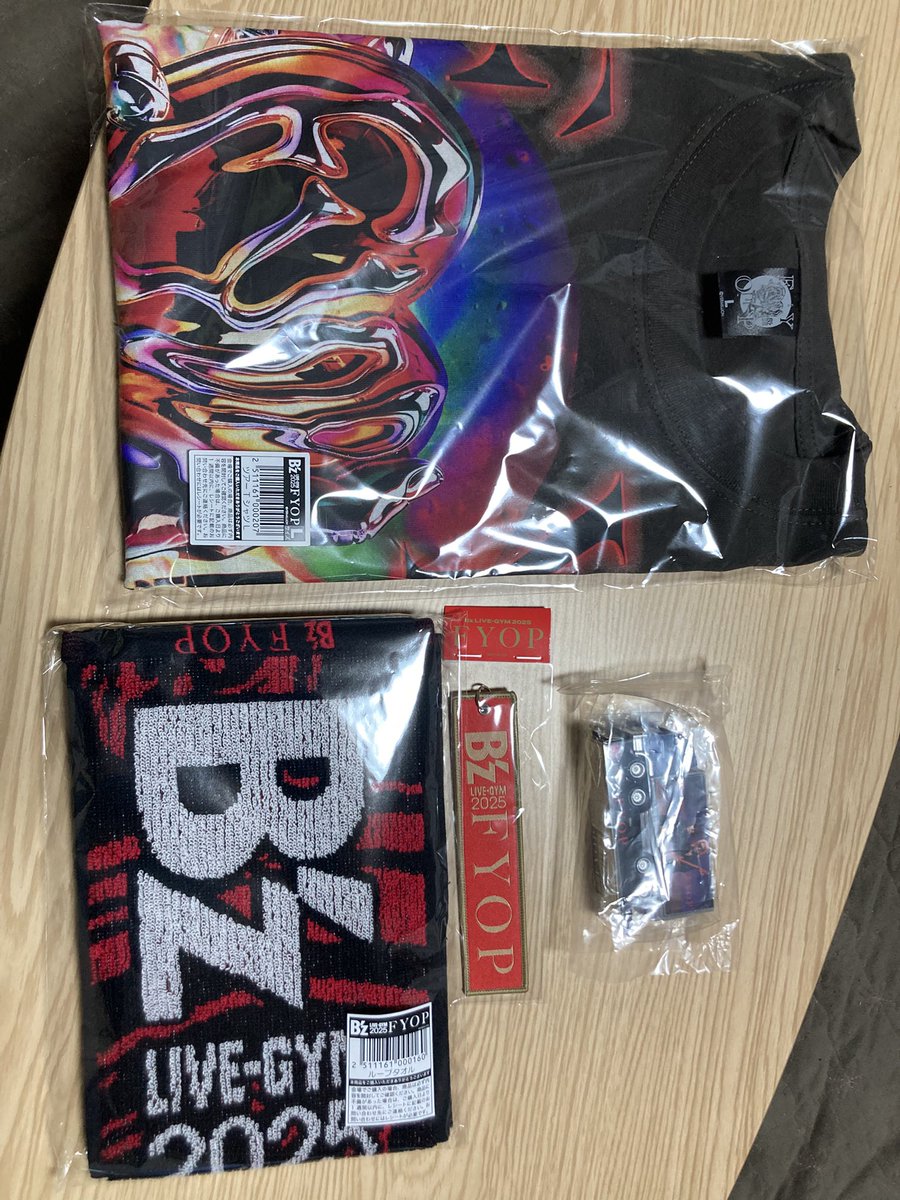 注文してたB'zのグッズが届いた〜☆*:.｡. o(≧▽≦)o .｡.:*☆ ツアーT