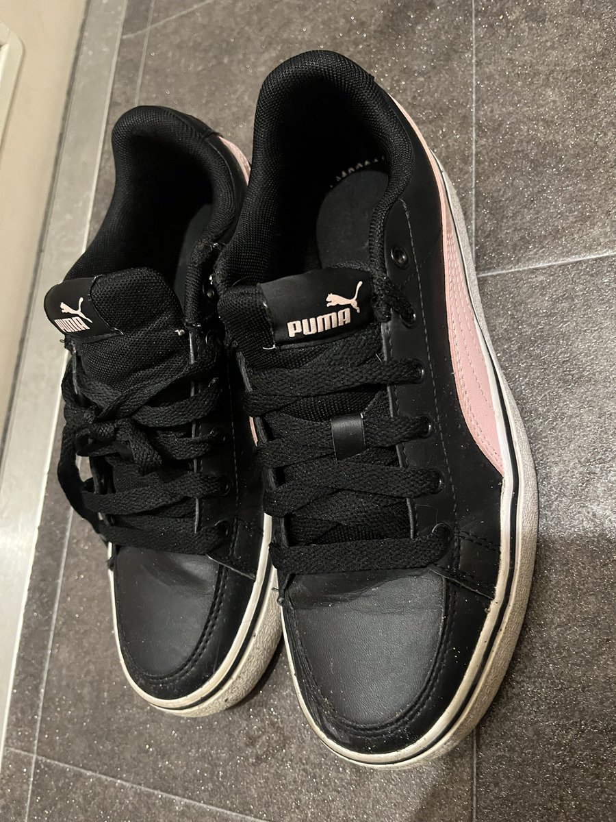 これこれ これはスニーカーなんだって