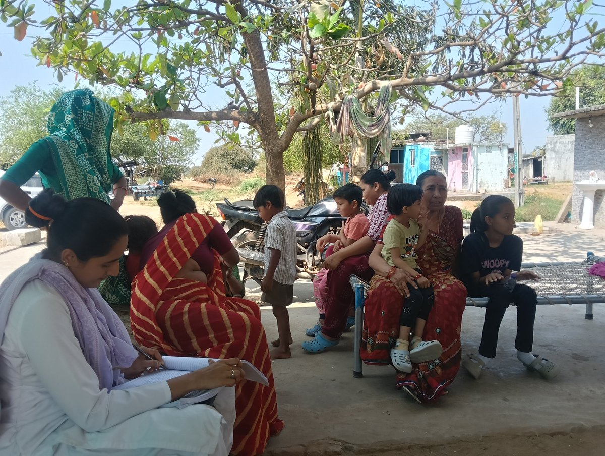 આજ રોજ નનાનપુર ગામ ખાતે નવા ગામ વિસ્તારમાં   ઓરી તથા અછબડા જેવા ચેપી રોગો  વિશે માહિતી આપવામાં આવી,તથા તે અંતર્ગત સ્ટાફ તથા #RBSK ટીમ ધ્વારા ગેરમાન્યતાઓની ચર્ચા કરી સાચી સમજ આપવામાં આવી.#SBCC