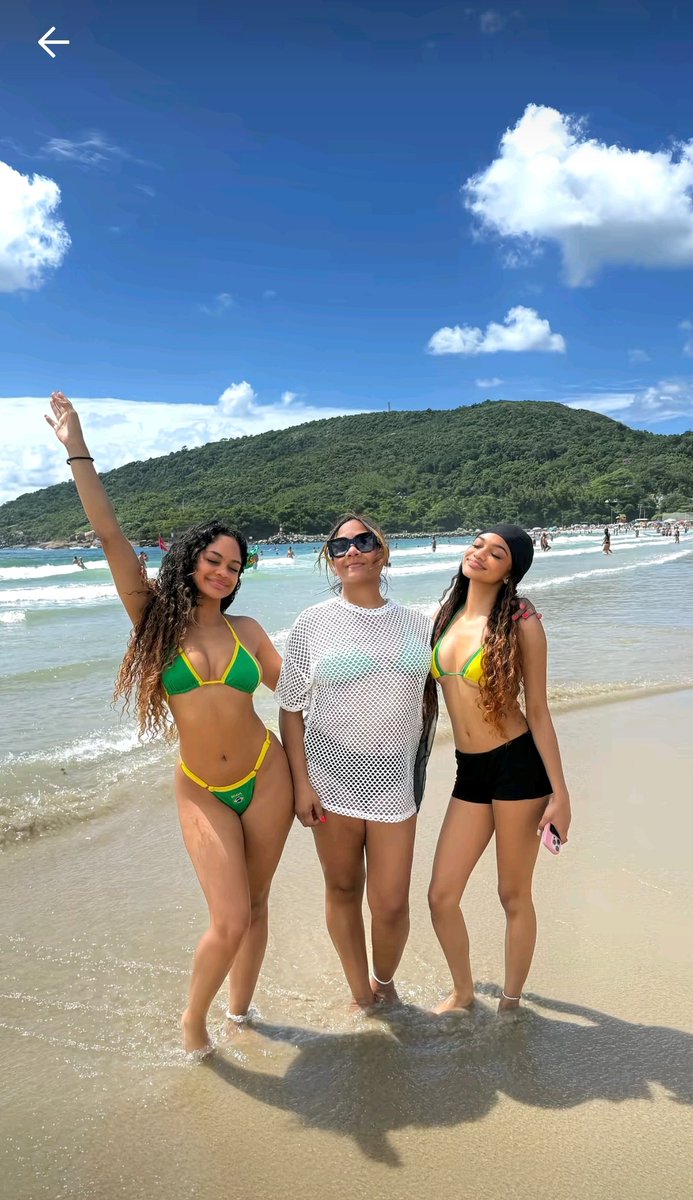 Darloxe_'s tweet photo. Layanne et sa fratrie https://t.co/fq5gBU8Etr