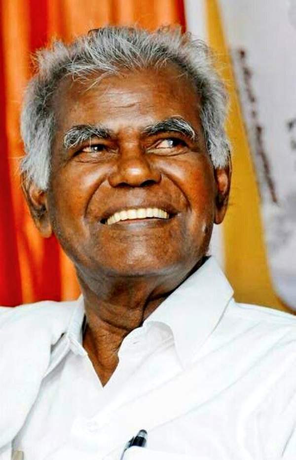 SaalanPaari's tweet photo. அப்பழுக்கற்ற நேர்மையாளர் திரு நல்லகண்ணு அவர்கள் முதுமையின் காரணமாக இறைவனடி சேர்ந்தார் என்ற செய்தி மிகுந்த மன வேதனையைத் தருகிறது.
எளிமைக்கும் நேர்மைக்கும் ஒரு எடுத்துக்காட்டாக வாழ்ந்த தமிழகத்தின் ஒரு மூத்த அரசியல்வாதியை, போராட்டக்காரரை தமிழ்ச் சமூகம் இழந்து வாடுகிறது.
தோழர் நல்லக்கண்ணுவின் நேர்மையைத் தமிழ்ச் சமூகம் காலத்திற்கும் நினைவு கூறும்.