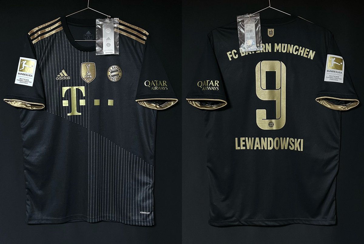 Bayern München 21/22 (A) Lewandowski #9 このユニフォームを着用し