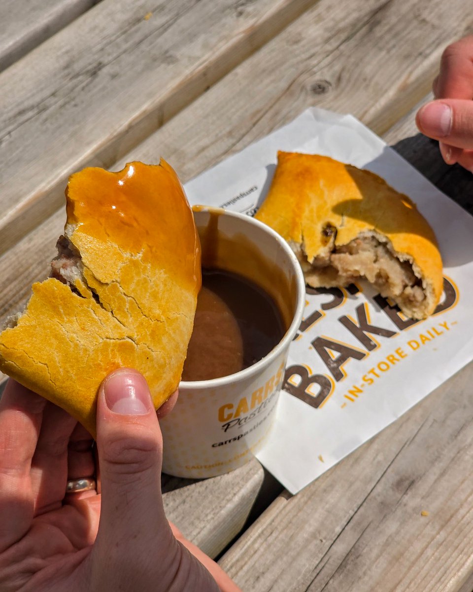 3 reasons the north is elite:
1. Pasties
2. Pasty Barms
3. Gravy