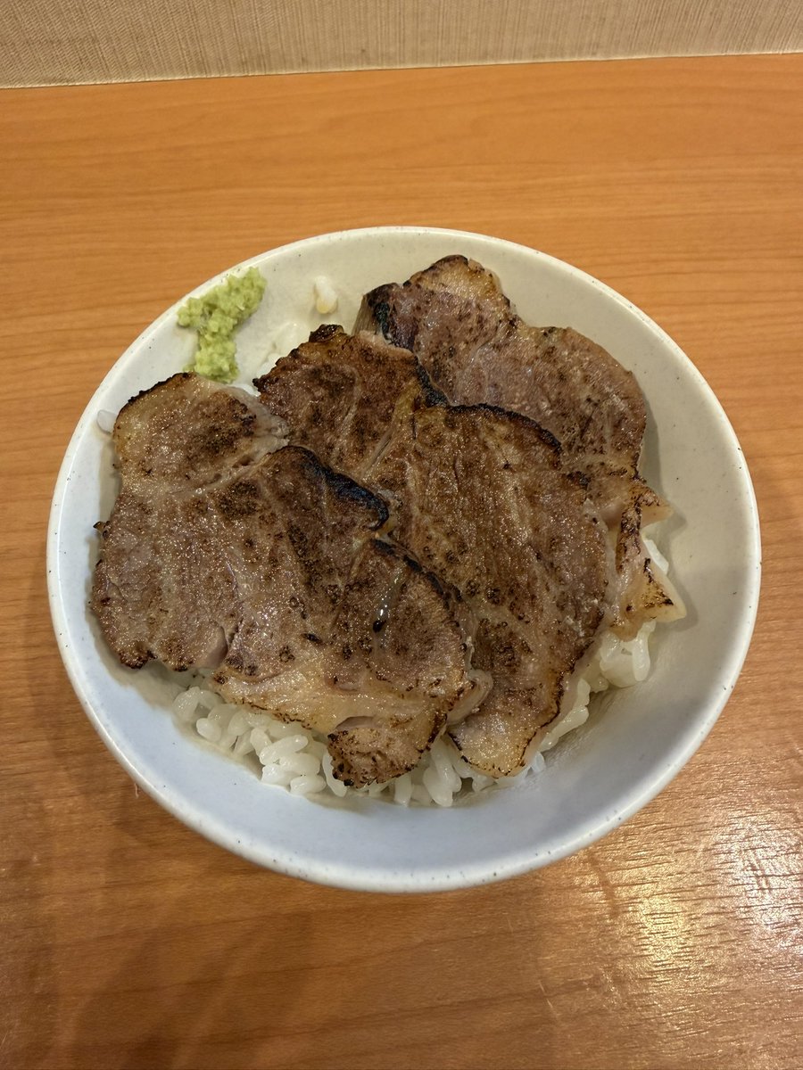 tom931711's tweet photo. 福よし中華そば（中）と炙りチャーシュー丼（NEW）

炙りチャーシュー丼マジでうまい https://t.co/4G5jlf37EX