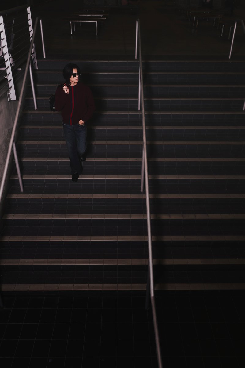 หล่อพร้อมบิน! ส่องแอร์พอร์ตลุคหนุ่ม #กลัฟคณาวุฒิ มุ่งหน้าสู่มิลาน อิตาลี เพื่อร่วมชมแฟชั่นโชว์เต็มรูปแบบของ Gucci PRIMAVERA หรือ คอลเล็คชั่น Gucci Fall-Winter 2026 ภายใต้การรังสรรค์ของ Demna Gvasalia ที่จะจัดขึ้นในวันที่ 27 กุมภาพันธ์ นี้ เวลา 20.00 น. ตามเวลาไทย เหล่าแฟนๆ